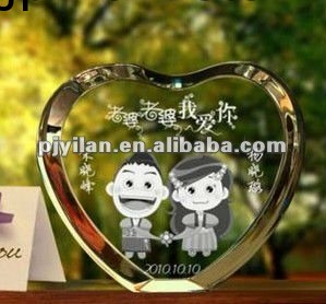ユニークな心臓の結婚式のギフト刻印結晶ダイヤモンド文鎮問屋・仕入れ・卸・卸売り