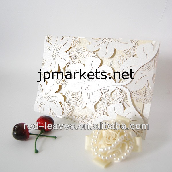 時代を超越したロマンチックな結婚式のカード/レーザー花のレースをカットポケットの結婚式の招待状問屋・仕入れ・卸・卸売り