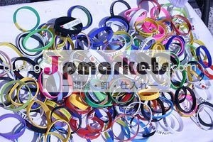 流行のシリコーンはブレスレットをdebossed問屋・仕入れ・卸・卸売り