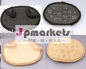 女性はカバーをつま先で触る問屋・仕入れ・卸・卸売り