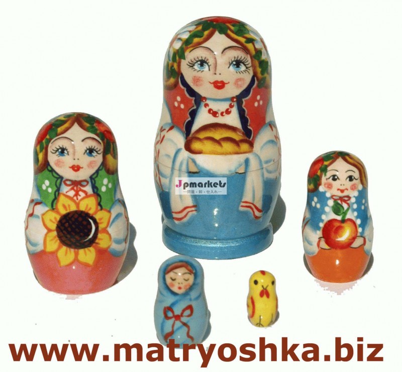 マトリョーシカバブーシュカ塗装の木製手の彫刻が施された人形,ファミリースタイル,手にロシアの木製の人形を積み重ねネスティング問屋・仕入れ・卸・卸売り