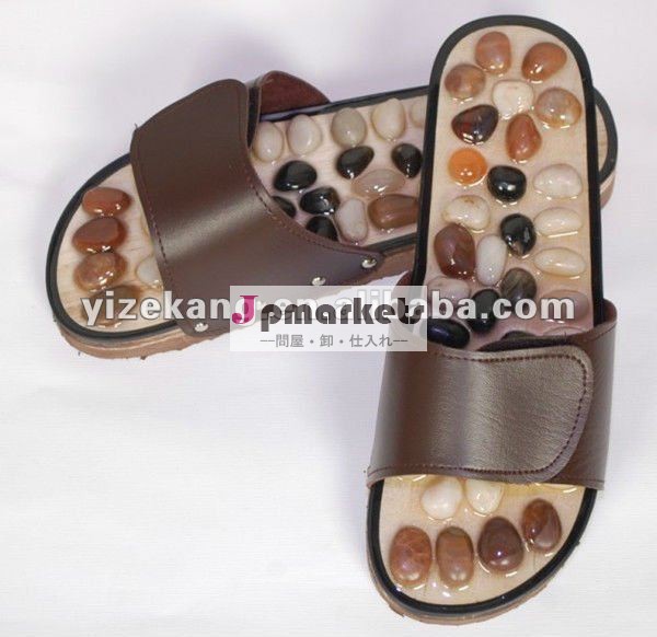 木の刺鍼術はヒスイの石のマッサージの靴、マッサージのスリッパ、マッサージのサンダルが付いているマッサージの靴のスリッパに蹄鉄を打つ問屋・仕入れ・卸・卸売り