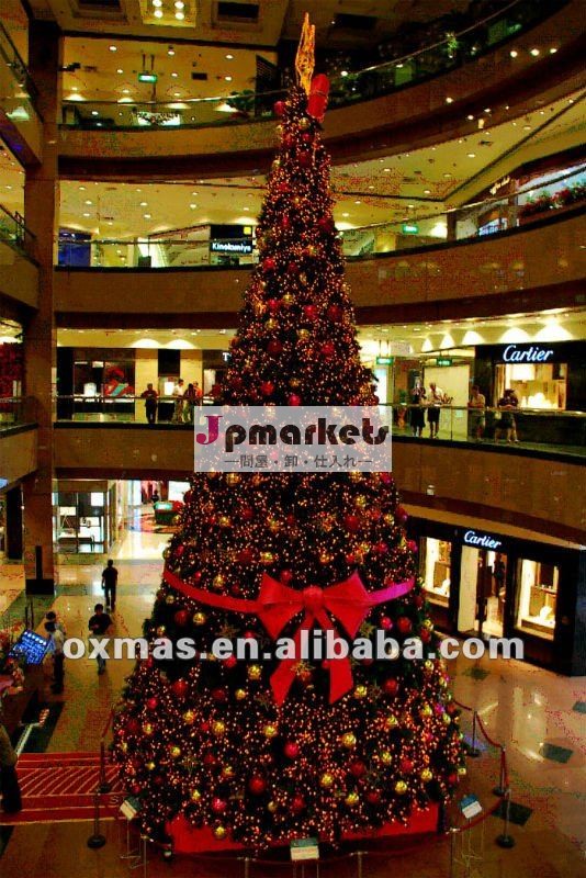 弓の装飾された巨大なクリスマスツリー問屋・仕入れ・卸・卸売り