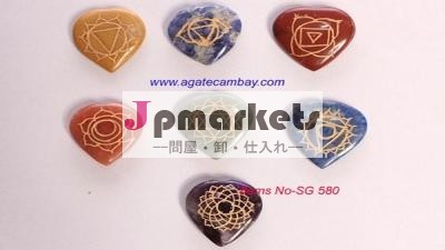 ハート形のチャクラの石で設定されたレイキシンボル問屋・仕入れ・卸・卸売り