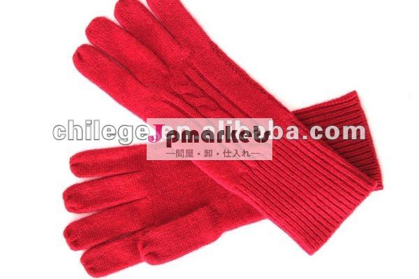 Mittens&Glovesを編む女性カシミヤ織問屋・仕入れ・卸・卸売り