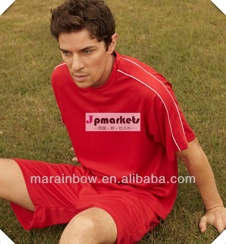 2013ポリエステル100％新デザインサッカーユニフォームoネックシャツとショートパンツ問屋・仕入れ・卸・卸売り