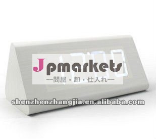 三角形のテーブルはデジタル三角形の木の時計を導いた問屋・仕入れ・卸・卸売り