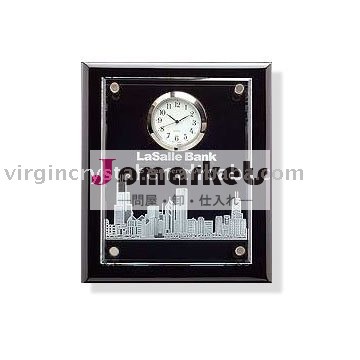 時計および刻まれた水晶カバーが付いている黒い木の壁のプラク賞問屋・仕入れ・卸・卸売り