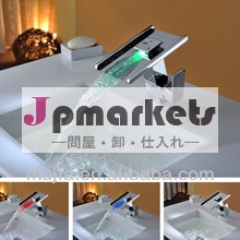 現代的なクロム真鍮デッキがマウントされているシングルレバーバス率いる滝顔を洗ってシンクの蛇口問屋・仕入れ・卸・卸売り