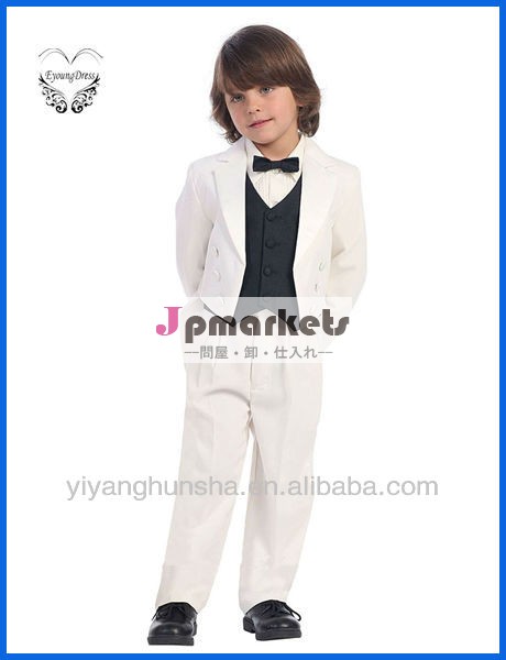 ベストおよびBowtieクリップ式の様式7540の男の子4pcのタキシードセット問屋・仕入れ・卸・卸売り