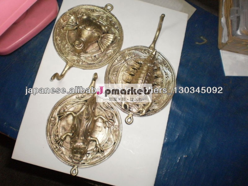 brass hand crafted handicraft decorative hanger hook oldest art called dhokra問屋・仕入れ・卸・卸売り