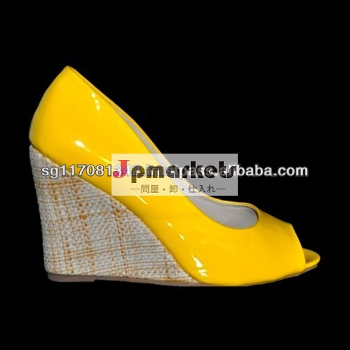 方法黄色いLeatheretteののぞき見のつま先のくさびの女性の靴問屋・仕入れ・卸・卸売り
