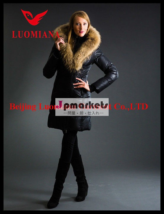 最新デザイナー2014年黒ロングダウンを用いたジャケットでアライグマの襟毛皮の衣類問屋・仕入れ・卸・卸売り