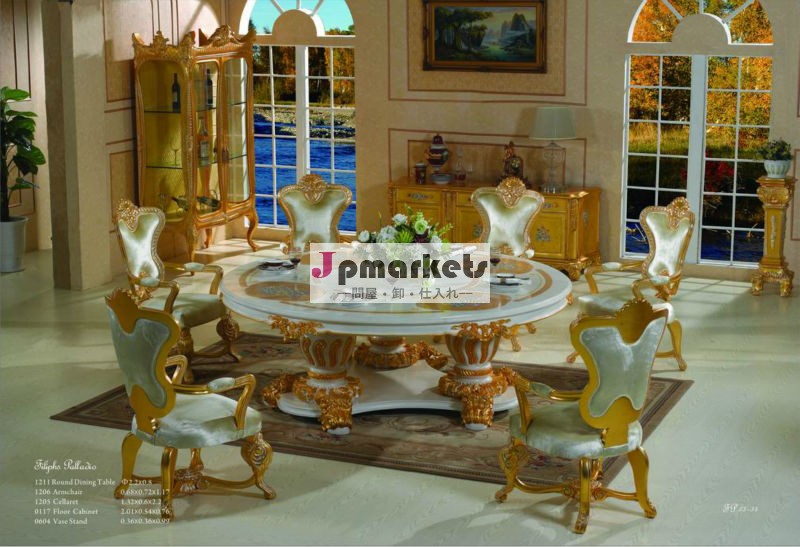 イタリアの古典的な様式の食堂一定手は純木のダイニングテーブルおよび椅子を切り分けた問屋・仕入れ・卸・卸売り