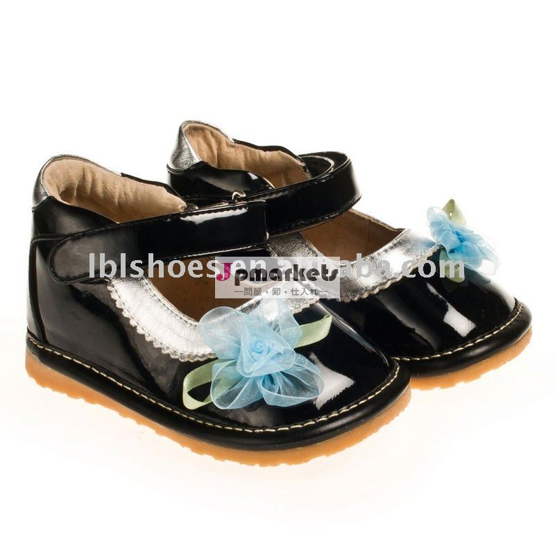 淡いブルーの花が付いている方法赤ん坊のピカピカの靴SQ-G10609BK問屋・仕入れ・卸・卸売り