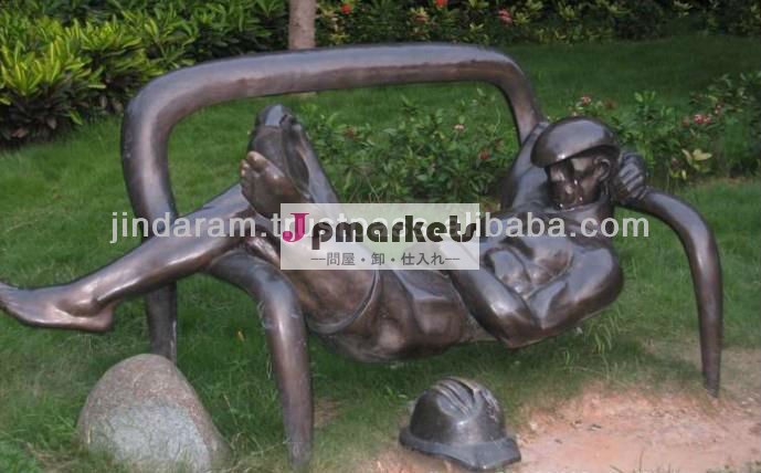 青銅で眠っている庭の彫像の男問屋・仕入れ・卸・卸売り