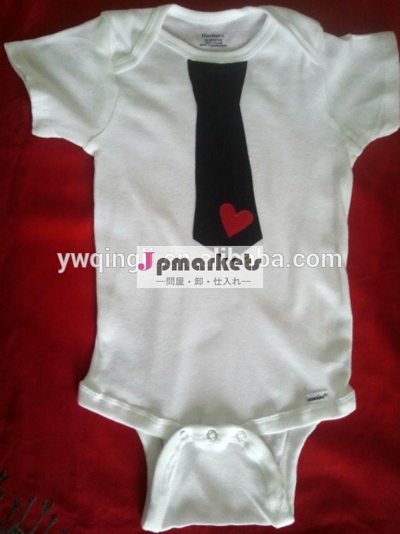 ファッションバレンタインハート2014年赤ちゃんの男の子の赤ちゃんの男の子の綿のボディスーツネクタイ素敵なバレンタインデーのためのロンパー問屋・仕入れ・卸・卸売り