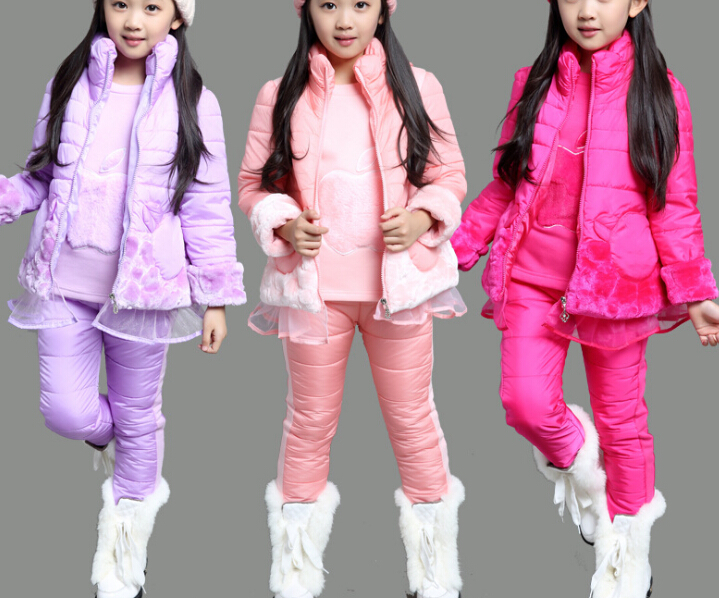 S11609a2015卸売ファッション熱い販売の新しい韓国少年少女の秋の冬のセーター綿+trousers+vest厚く設定された服-キッズ服　コート問屋・仕入れ・卸・卸売り