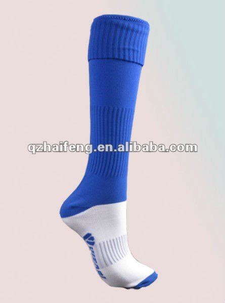 腿の高いポリエステルの綿のサッカーの靴下-ソックス問屋・仕入れ・卸・卸売り