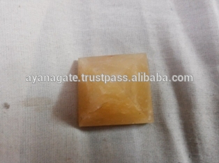 Yellow Aventurine Pyramids-彫刻工芸品問屋・仕入れ・卸・卸売り