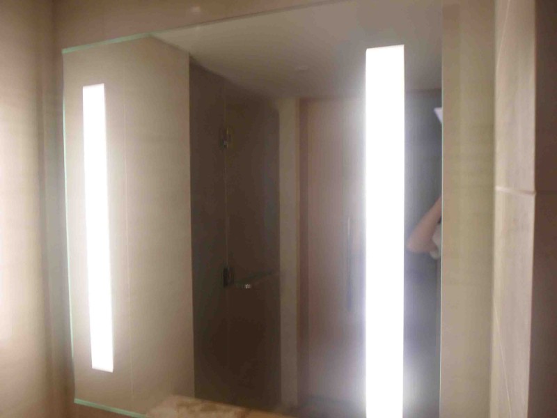 ledライト付きのバスルームの鏡、 ledライト付きリップグロスとミラー、 全長照明付きのミラー-バスミラー問屋・仕入れ・卸・卸売り