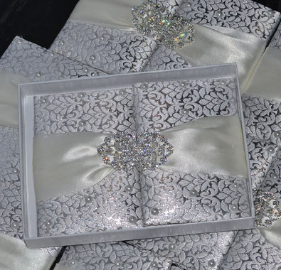 甘い16真珠の招待・白のサテンquinceanera/絹の結婚式の招待カード4x6mm-梱包箱問屋・仕入れ・卸・卸売り