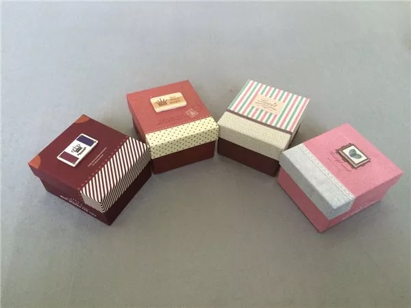 カスタム包装磁気閉鎖段ボール紙ギフトボックス卸売-梱包箱問屋・仕入れ・卸・卸売り