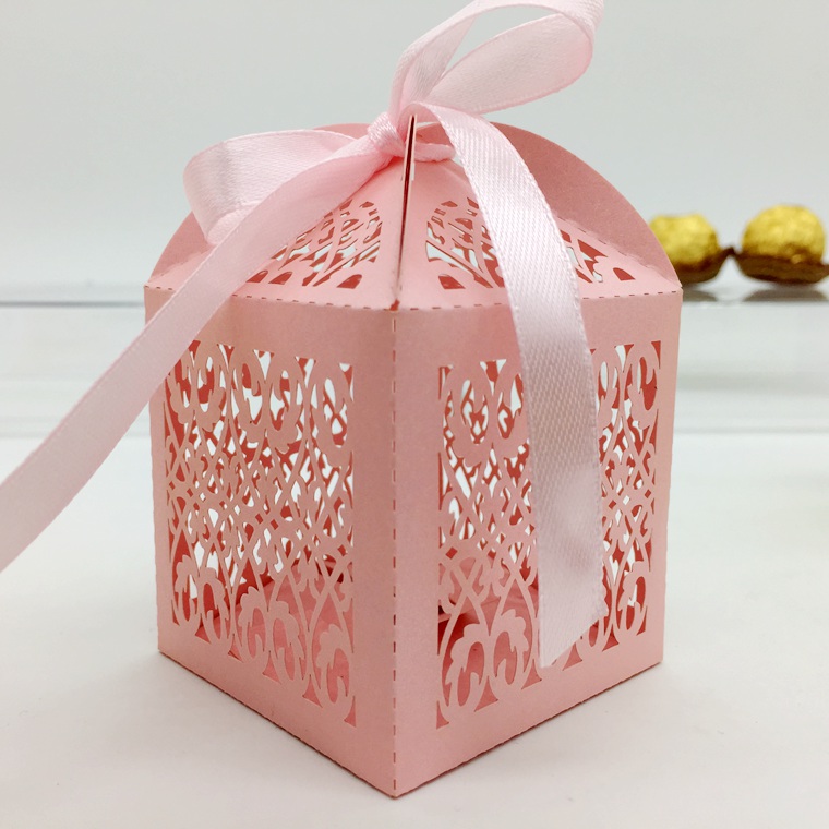 可愛くてフェンスピンク紙レーザーカット装飾的な結婚式のキャンディーボックスのチョコレート好意ボックスの赤ちゃん誕生日ギフト用の箱-梱包箱問屋・仕入れ・卸・卸売り