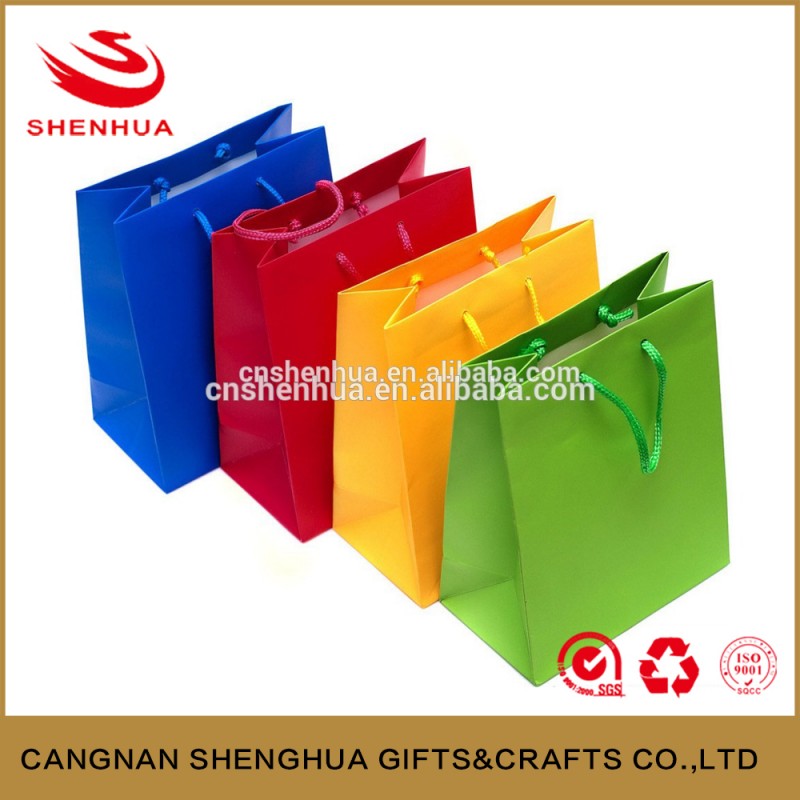 中国のギフト紙袋が製造するカスタムカラフルなリサイクルクラフトギフト紙バッグ用ギフト-包装袋問屋・仕入れ・卸・卸売り