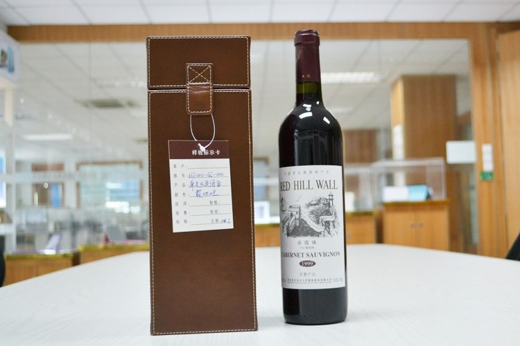 高品質高級平方革赤ワインボックスでバックル-梱包箱問屋・仕入れ・卸・卸売り