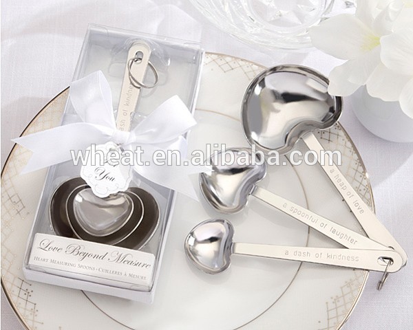 結婚式の好意の心臓に白い箱形の測定スプーン-金属工芸品問屋・仕入れ・卸・卸売り