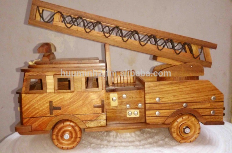 木の普通消防車-木工芸品、ウッドクラフト問屋・仕入れ・卸・卸売り
