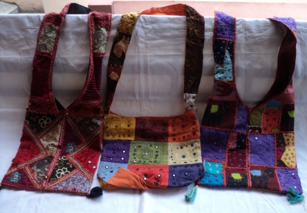 手袋作った-織物と織物工芸問屋・仕入れ・卸・卸売り