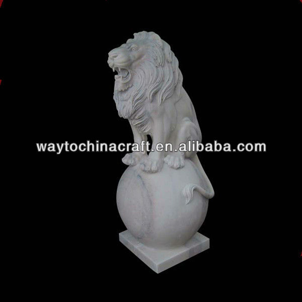 の大理石の石の彫刻のライオンをボールの上に立って-彫刻工芸品問屋・仕入れ・卸・卸売り