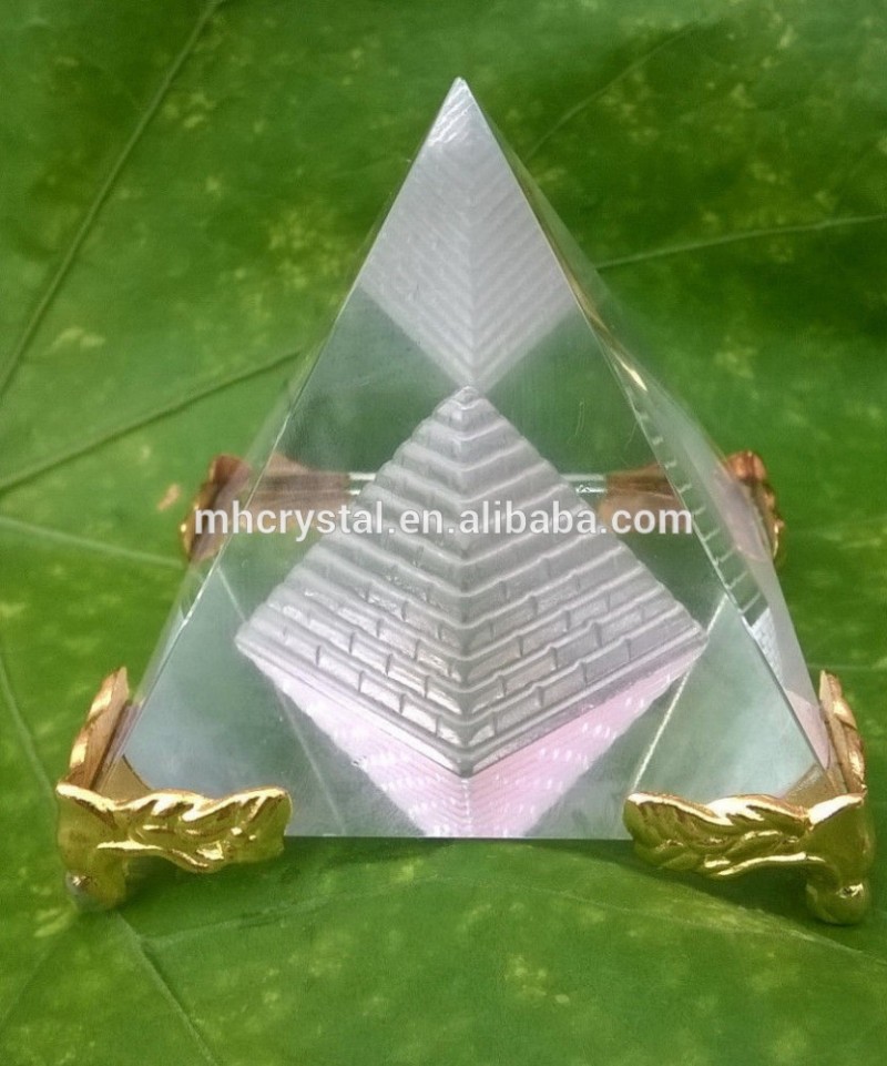 黄金のスタンド付きmh-f0480ピラミッドの装飾-クリスタル製品問屋・仕入れ・卸・卸売り