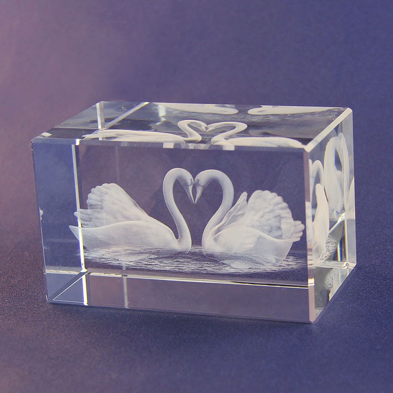 バレンタインデーギフト白鳥3dクリスタルレーザー彫刻のキューブ-クリスタル製品問屋・仕入れ・卸・卸売り