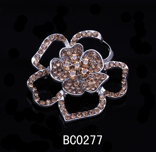 卸売カスタム熱い販売のクリスマスジュエリーシルバー色の金属製のバラの花のラインストーンのブローチ-金属工芸品問屋・仕入れ・卸・卸売り