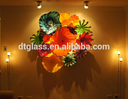 ムラノガラスの花の幻想的な光のアートプレート壁がぶら下がっ-民芸品問屋・仕入れ・卸・卸売り