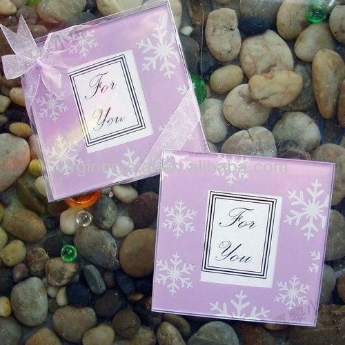 ピンクのガラスの写真のコースター雪で冬のテーマの結婚式の好意のための設計-ウエディングデコレーション、ギフト問屋・仕入れ・卸・卸売り