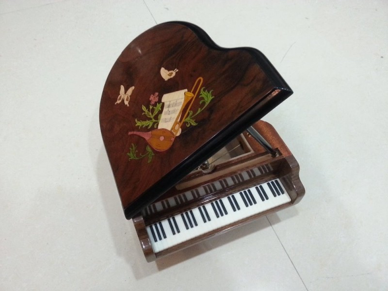 光沢のある木製ミュージカルlacqureピアノの形の宝石類のギフトボックス-オルゴール問屋・仕入れ・卸・卸売り