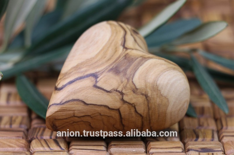 オリーブの木刻まれた心ミディアムサイズ-木工芸品、ウッドクラフト問屋・仕入れ・卸・卸売り