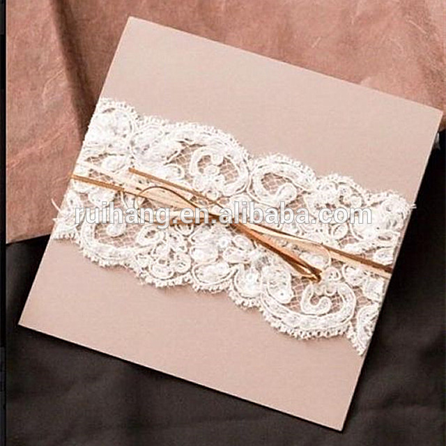 ブリリアント&ユニークな淡い赤面ピンク結婚式招待状で白いひも-造花問屋・仕入れ・卸・卸売り