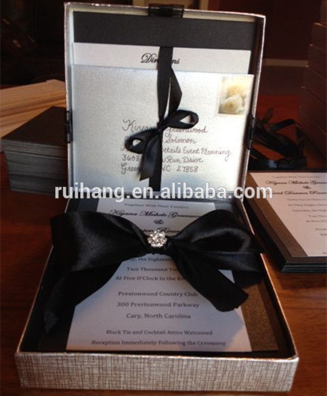豪華な&エレガントなグレーボックス結婚式の招待状黒リボン&クリスタルブローチ-造花問屋・仕入れ・卸・卸売り