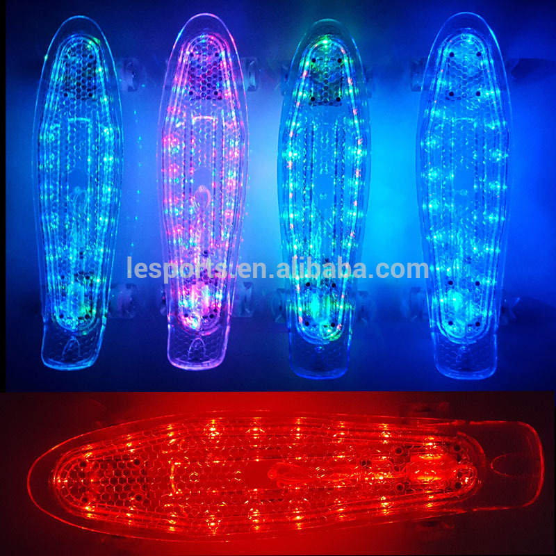 オールドスクールプラスチックスケートボードledボードカスタマイズすることができる-キックボード問屋・仕入れ・卸・卸売り