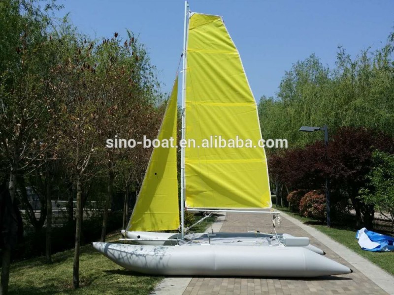 インフレータブルセーリングカタマラン猫4.5メートルの長さで二つの帆-ローボート問屋・仕入れ・卸・卸売り