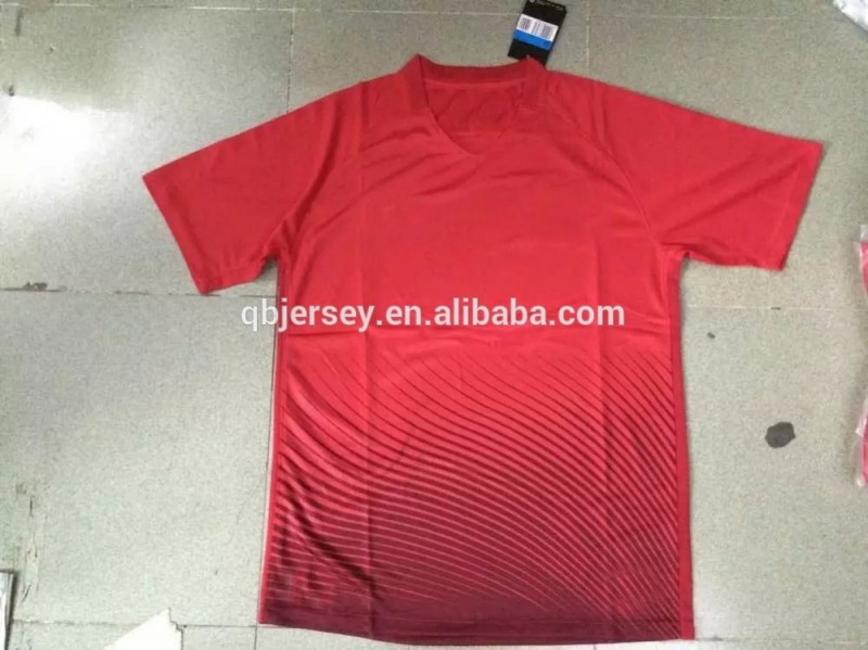 オリジナル品質ポーランド離れ赤いサッカーユニフォーム、サッカーの服、サッカー着用-サッカーウェア問屋・仕入れ・卸・卸売り
