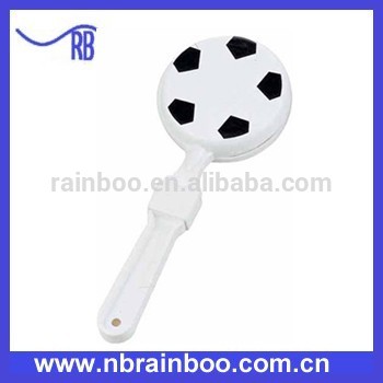 pantoneカラー熱い販売のロゴが印刷されたサッカーの形状プラスチッククラッパーはabma197スポーツイベントのための-応援グッズ問屋・仕入れ・卸・卸売り