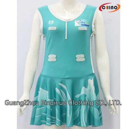 カラフルなデザインカスタマイズされたユニフォームのトップネットボールを昇華-テニスウェア問屋・仕入れ・卸・卸売り