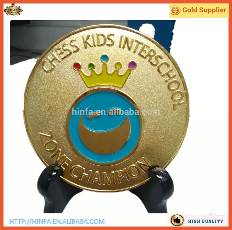 チェス子供interschoolゾーンチャンピオンメダル金属メダリオンで木材スタンド-記念品問屋・仕入れ・卸・卸売り