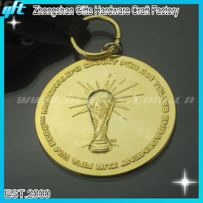 ブラジルワールドカップの贈り物2014年カスタマイズされた金属の金メダルとトロフィー、 良い価格、 ゴールド色と-記念品問屋・仕入れ・卸・卸売り